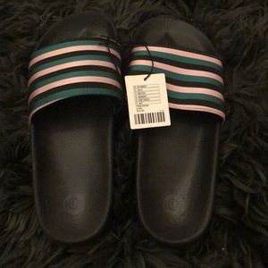 urban outfitters size 9 slides